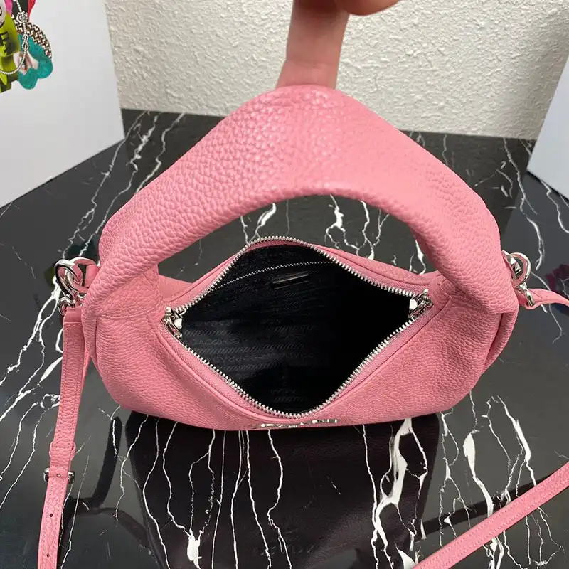 Pra*a bags 208b570124