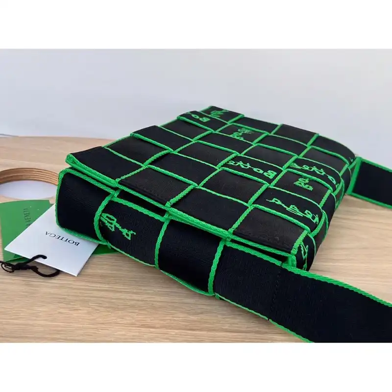 bo*te*ga Ve*ne*ta bag 2211sf0108