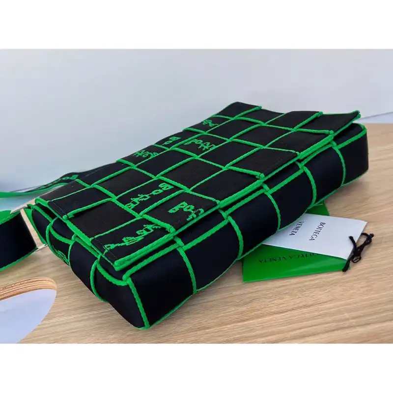 bo*te*ga Ve*ne*ta bag 2211sf0108