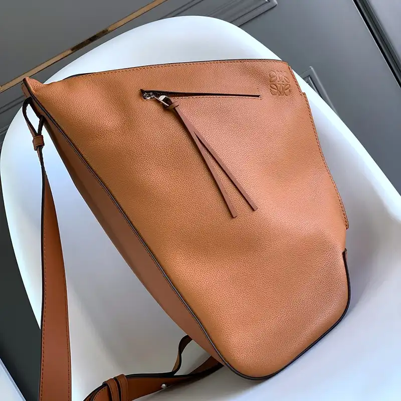 L0ew* bags 2404ya0094