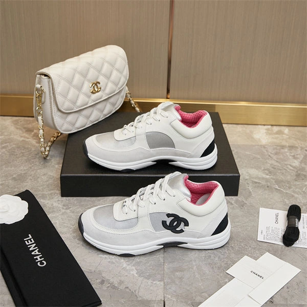 S*pportive chanal sneakers 2208